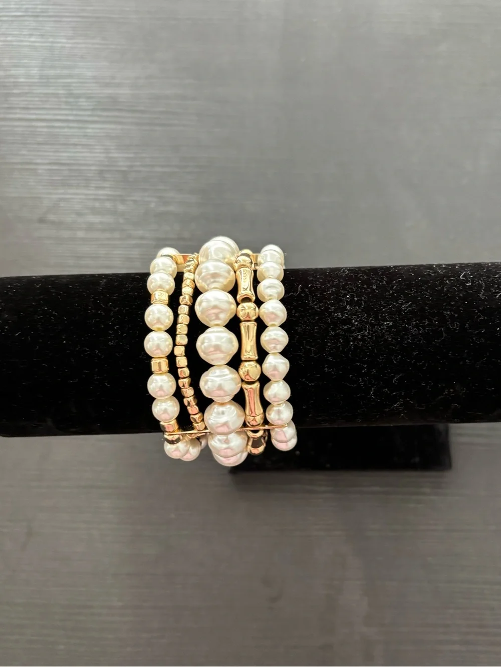 Lilly Pulitzer gold and pearl stretch bracelet - Picture 7 of 7